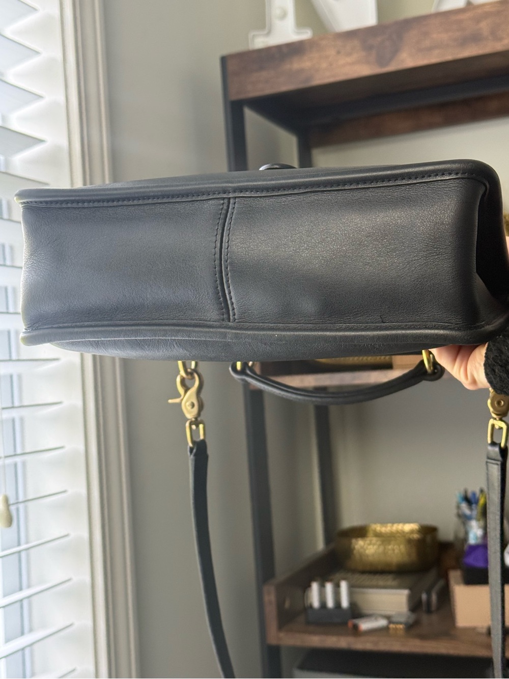Authentic Black Vintage Coach Willis 9927 with Brass Hardware - Picture 4 of 11